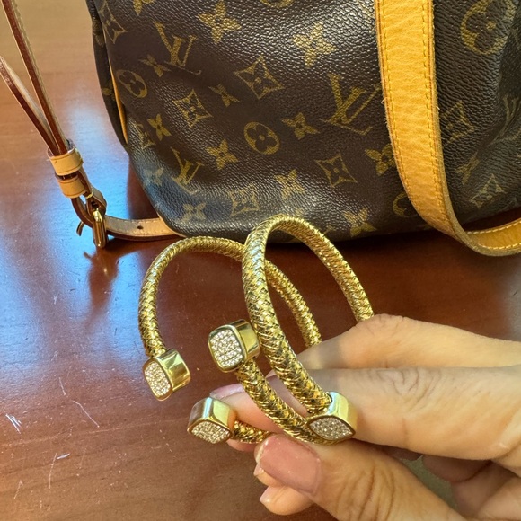 Authentic Roberto Coin Primavera Wrap Bangle with Diamonds – 18K Yellow Gold - Picture 8 of 13